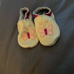 Butterfly Design Baby Shoes - Cream and Pink